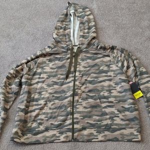 NWT womens camo zip up hoodie